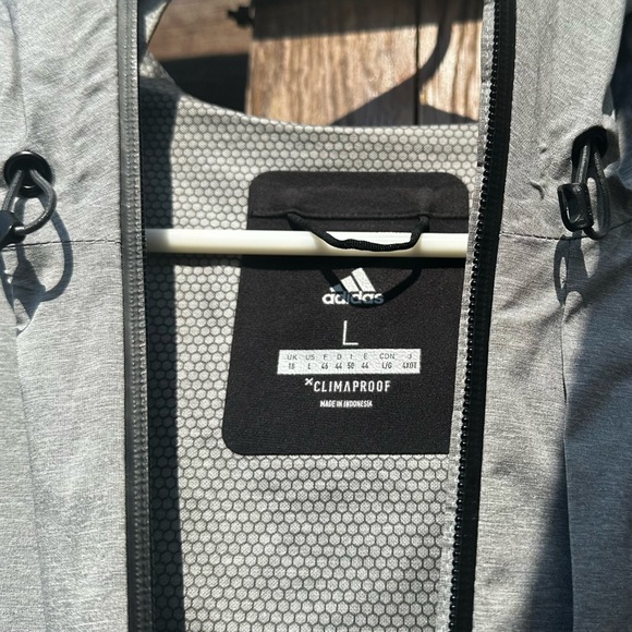 ➡️ ADIDAS Woman’s Lg Climate Proof Terrex Hooded Lightweight Gray Jacket. - Picture 5 of 9